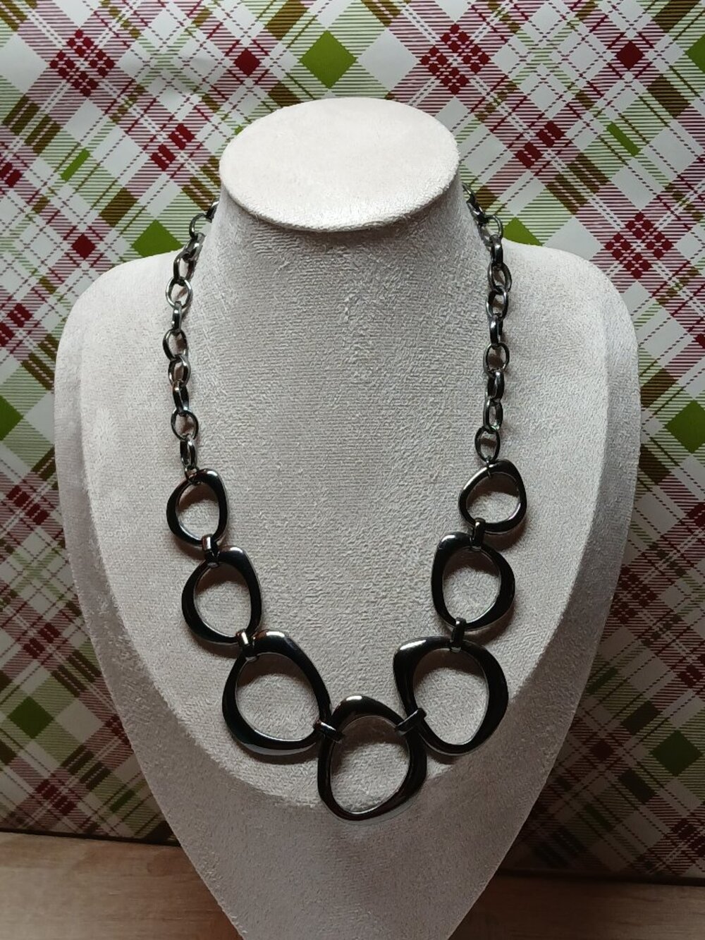 GUNMETAL BLACK INTERLOCKING METAL RINGS COSTUME JEWELRY NECKLACE #111